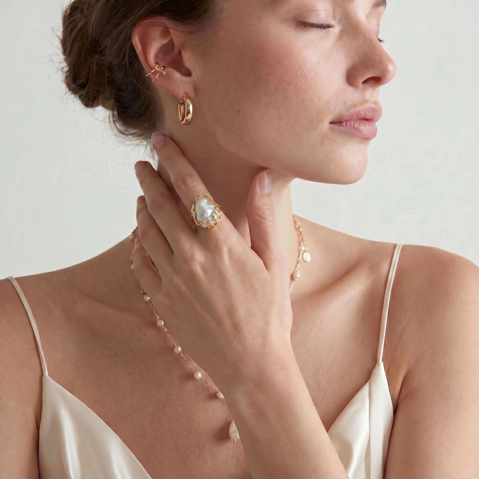 Anillo Corona con Perla Barroca
